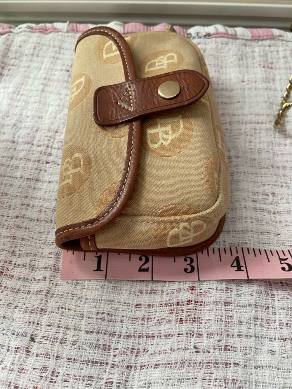 Dooney & Bourke EUC signature Flap Wristlet - Picture 12 of 12